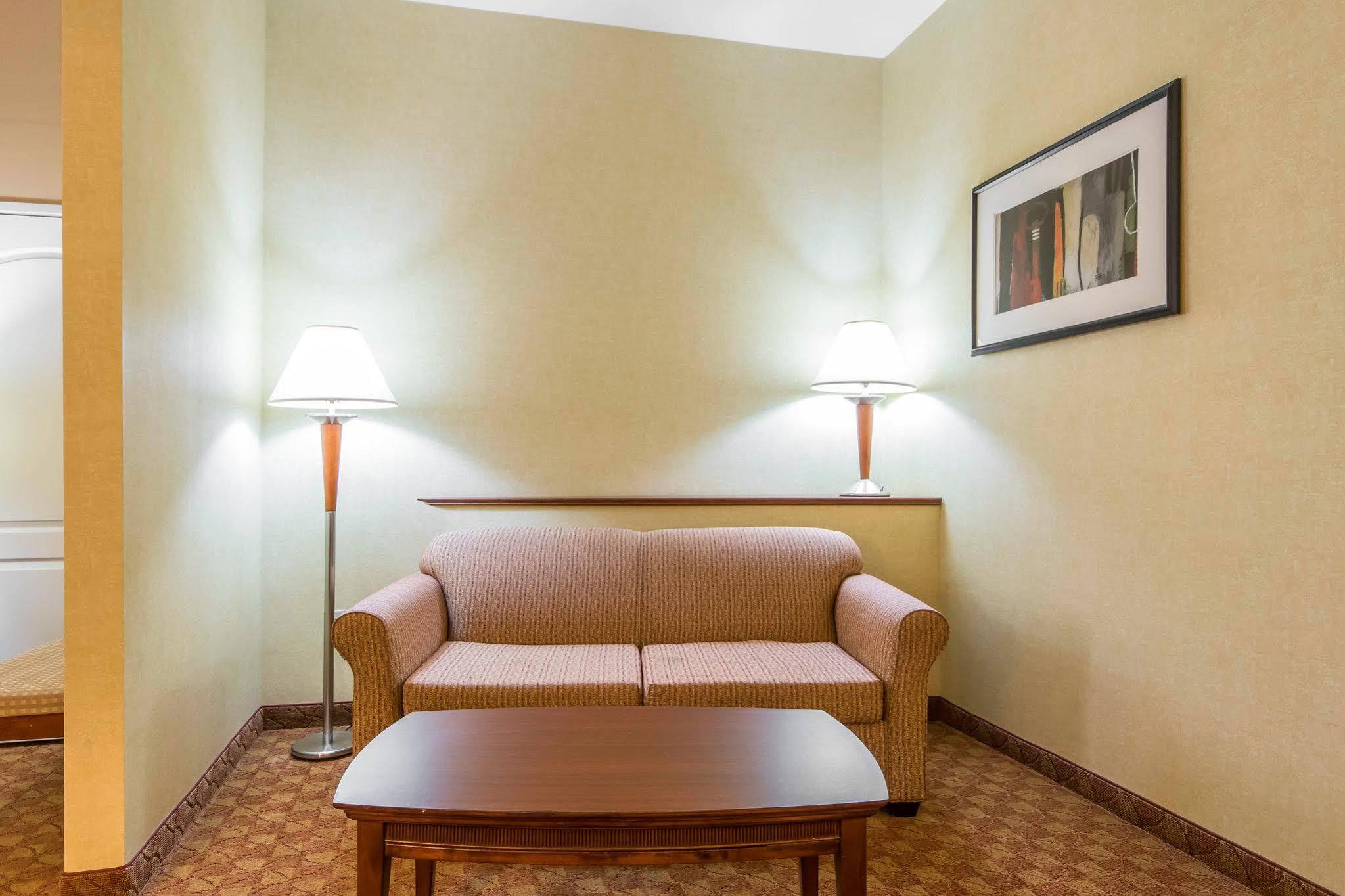 Comfort Suites South Point - Huntington Eksteriør bilde