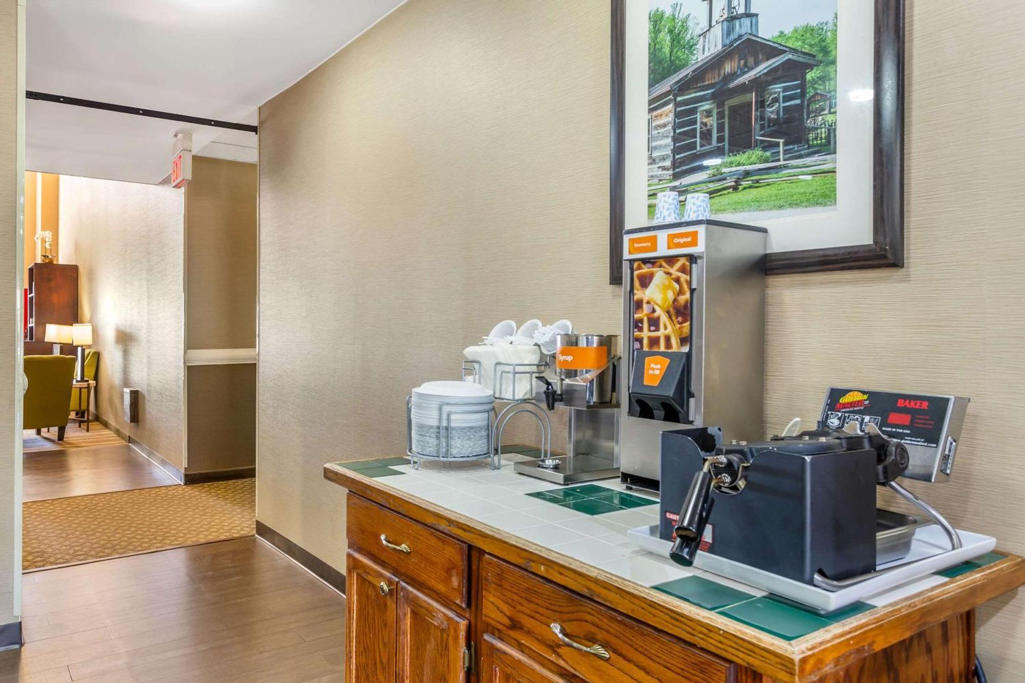 Comfort Suites South Point - Huntington Eksteriør bilde