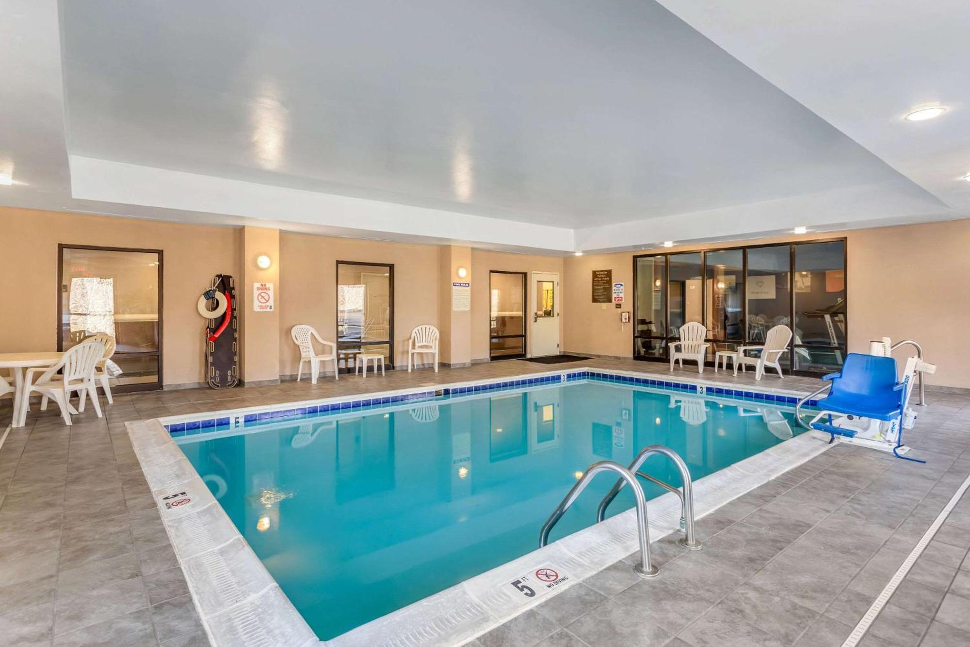 Comfort Suites South Point - Huntington Eksteriør bilde