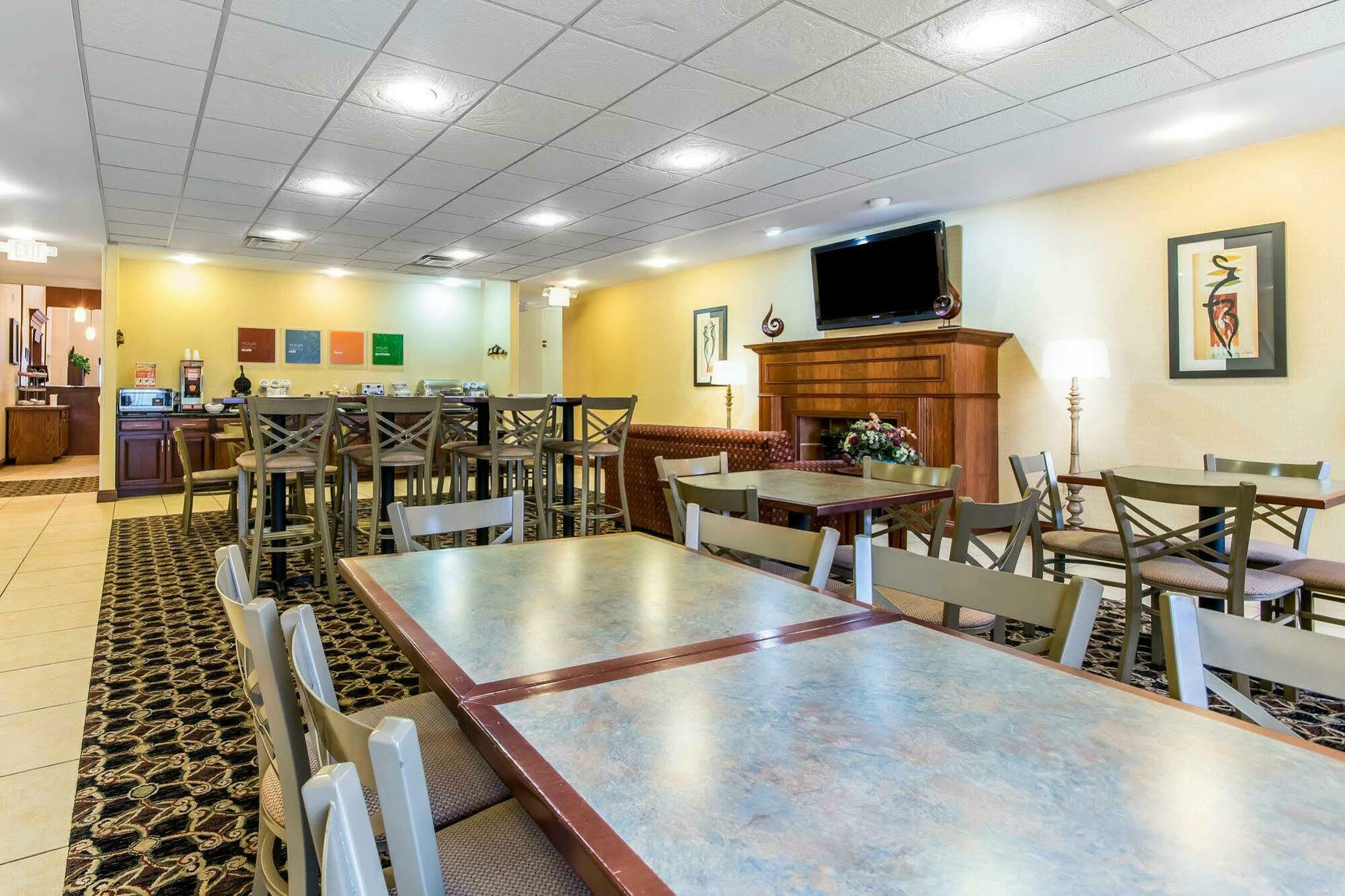 Comfort Suites South Point - Huntington Eksteriør bilde